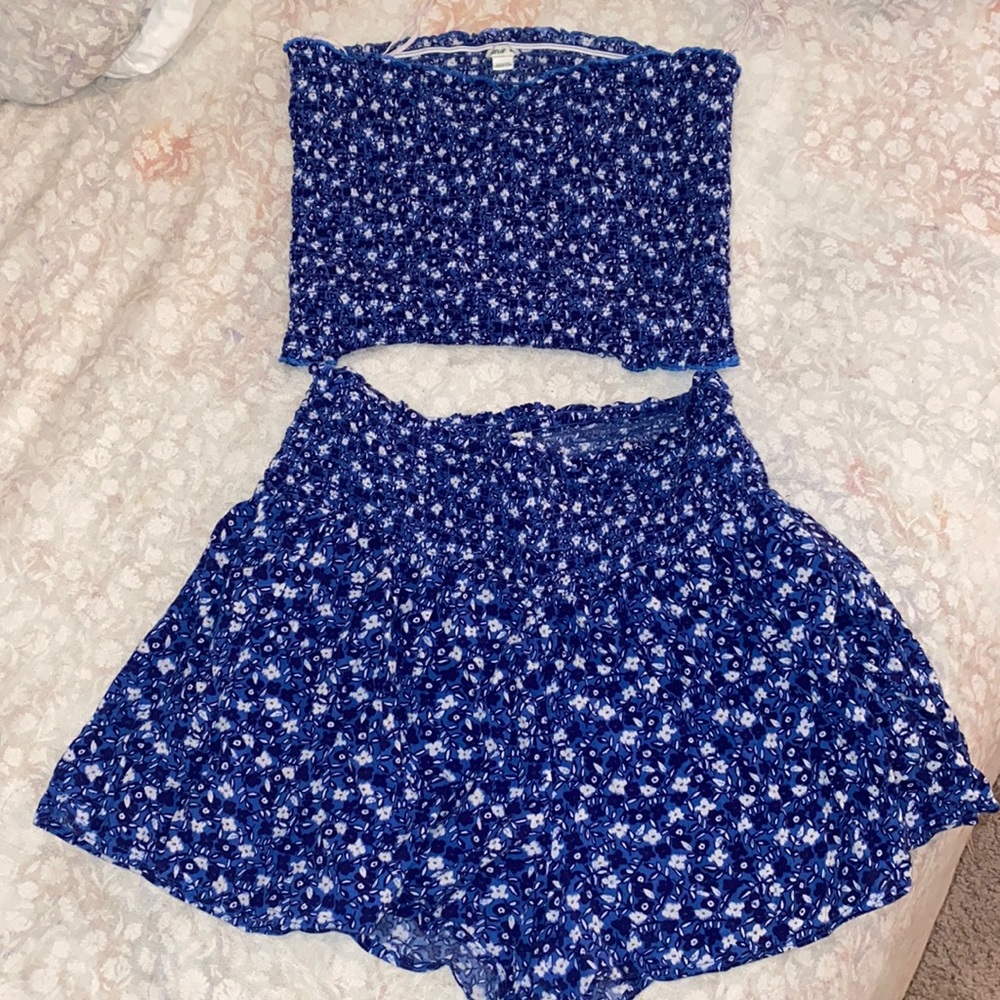 COMFORTABLE AND STYLISH BLUE FLORAL MATCHING SET